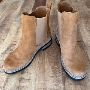 Universal Thread Chelsea boots